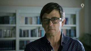 Lisa Maria Potthoff - Trugspur - Der Usedom-Krimi (2017) hot movie scene