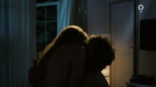 Lisa Maria Potthoff - Trugspur - Der Usedom-Krimi (2017) hot movie scene