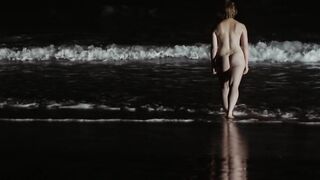 Lou Cantor naked - Full Moon (2017)