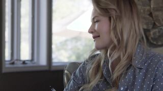 Anna Margaret Hollyman sexy - Dogsbody (2016)