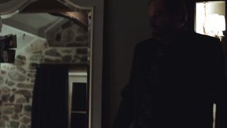 Laura Sepul naked - Ennemi public s01e10 (2016) Bath scene