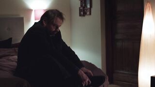 Laura Sepul naked - Ennemi public s01e10 (2016) Bath scene