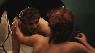 Linn Reusse, Zarina Zoller sexy- In pochenden Zellen (2016)