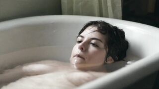 Danae Reynaud nude - Porcelana (2013)