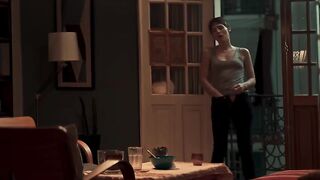 Leticia Colin, Bárbara Paz, Priscila Reis - A Porta ao Lado (2023) nudity episode