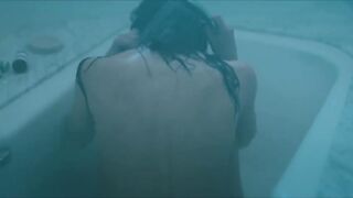 Alba Gaïa Bellugi topless - La fille qu'on appelle (2023)