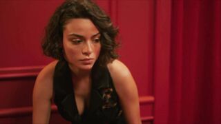 Júlia Palha sexy - O Clube s04e03 (2023) Hot TV Scenes