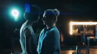 Kathrin Angerer topless, Christina Große ht, Sidney Fahlisch sexy- Nackt über Berlin s01e02e05 (2023)