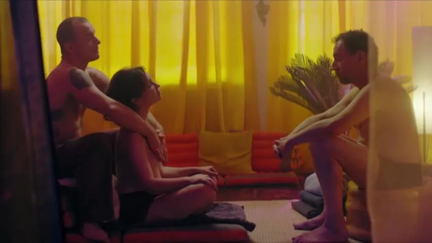 Kathrin Angerer topless, Christina Große ht, Sidney Fahlisch sexy- Nackt über Berlin s01e02e05 (2023)