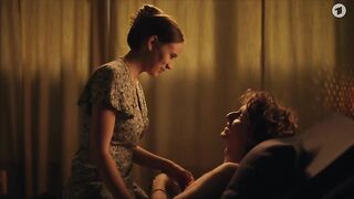 Lina Hüesker nude - Nach uns der Rest der Welt (2023)