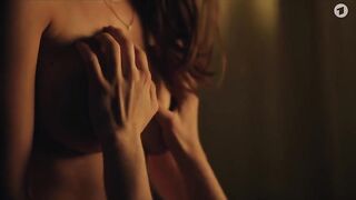 Lina Hüesker nude - Nach uns der Rest der Welt (2023)