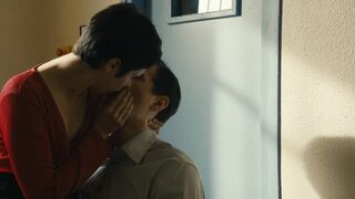 Daphné Patakia nude - Sur la branche (2023)