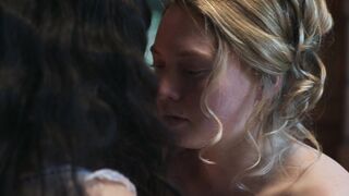 Mia Threapleton hot, Josie Totah Sexy - The Buccaneers s01e05 (2023) Lesbian Kiss