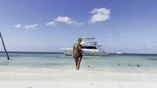 Monika Fox Swims Nude Underwater. Pissing