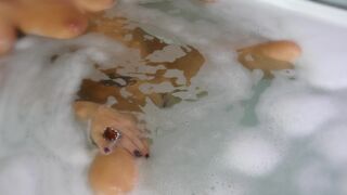 Nude Cutie in Bathroom