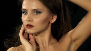 Nude on Stage ❥ Brunette Arctic ❣️ Water Drops