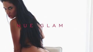 Short Nude ☉ Erotic on Music