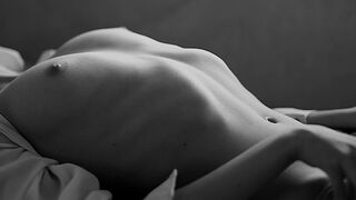 Erotic Art Clip ☉ Sensual Lady