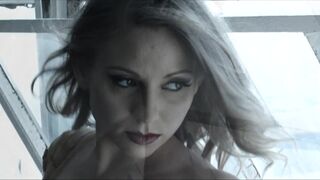 Sex Girls Posing for Photos