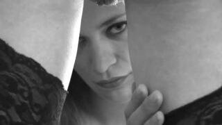 Diva Naked in The Room