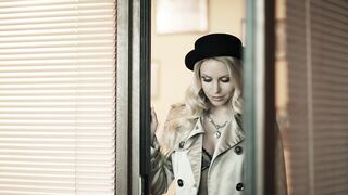 Erotic on Stage ☉ Office Bird