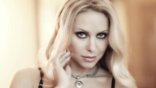 Erotic on Stage ☉ Office Bird