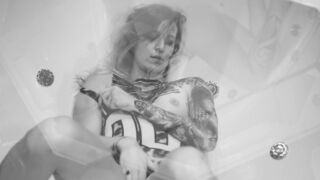 E❤️Rock ❤️ Strip at BathRoom