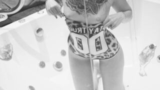 E❤️Rock ❤️ Strip at BathRoom