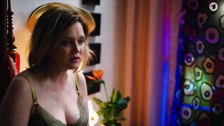 Laura Tonke nackt, Svenja Jung sexy, Lara Biewusch nude - Sexuell verfügbar s01 (2024) Nacktszenen