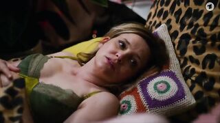 Laura Tonke nackt, Svenja Jung sexy, Lara Biewusch nude - Sexuell verfügbar s01 (2024) Nacktszenen