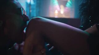 Party Sex Scene Luana Piovani nude, Vera Kolodzig sexy, Júlia Palha hot - O Clube s05e04 (2024)