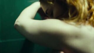 Maryne Cayon nude - Tant que je marcherai (2024)