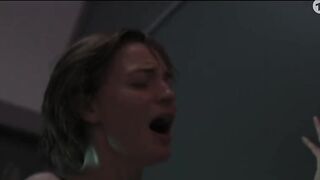 Sarah Mahita hot, Stefanie Reinsperger sexy - Haus aus Glas s01e01-02 (2024) erotic scene