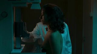 Carolina Yuste topless - Saben aquell (2023)