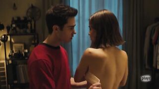 Júlia Gibert sexy, Anna Alarcón, Berta Galo, Alícia Falcó hot - Ser o no Ser (2023) Hot Scenes of Seasons 1-2