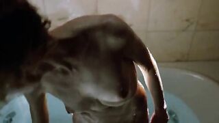 Alba Rohrwacher topless - La solitudine dei numeri primi (2010) Bath Scene