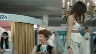 Anicée Alvina topless - Les grands sentiments font les bons gueuletons (1973) Classic erotic Scene