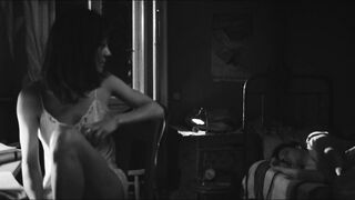 Olivia Ross hot - Die Theorie von Allem (2023) | Sex movie scene