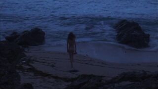 Léonie Dahan-Lamort topless in L'Île et le continent (2020)