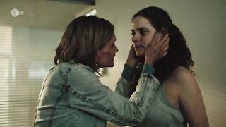 Annika Blendl, Emma Floßmann, Samia Chancrin nackte. Das Quartett s02e01 (2024) Nude Scenes