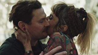 Annika Blendl, Emma Floßmann, Samia Chancrin nackte. Das Quartett s02e01 (2024) Nude Scenes