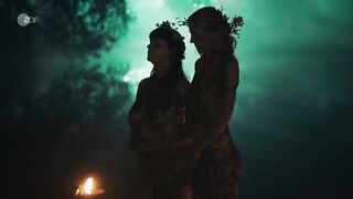 Annika Blendl, Emma Floßmann, Samia Chancrin nackte. Das Quartett s02e01 (2024) Nude Scenes