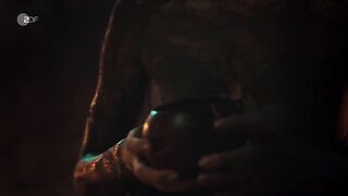 Annika Blendl, Emma Floßmann, Samia Chancrin nackte. Das Quartett s02e01 (2024) Nude Scenes