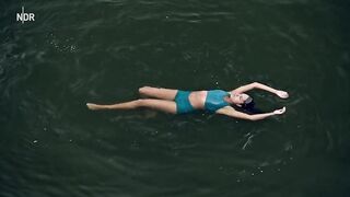 Salka Weber nude, Meryem Ebru Özm sexy, Lea Willkowsky hot - Festmachen s01e01-05 (2024) All Hottest Scenes