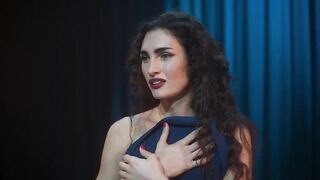Mina Serrano hot. Cris Miró s01e01 (2024). Hot striptease scene