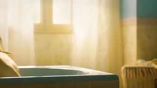 Billie Blain hot - Le Calme de l'Eau (2023) Bathroom Nudity