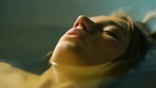 Billie Blain hot - Le Calme de l'Eau (2023) Bathroom Nudity