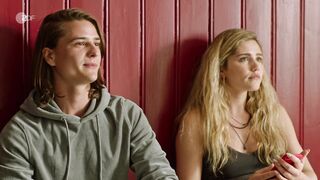 Antonia Marie Wachtler topless, Mitsou Jung nude. Frühling e39 (2022). Nackte Schauspielerinnen