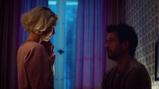 Gabriela Lindl topless - Lieblingsmenschen (2021) Bedroom Nude Scene