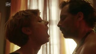 Llewellyn Reichman, Sarah Bauerett hot | Deadlines s01e08 (2021)